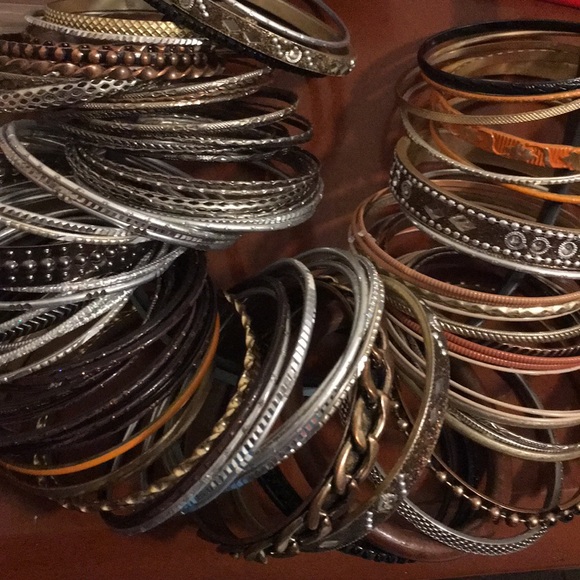 BANGLES!!! Approx 100 bracelets sold as a bundle - Picture 2 of 3